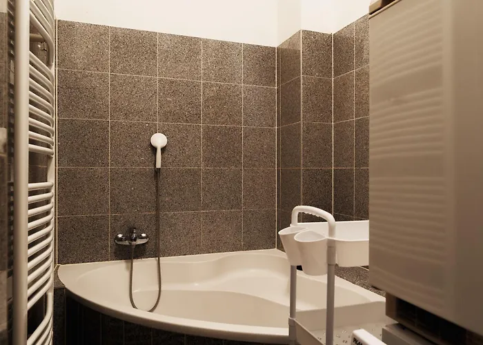 Grand 2bd For 8 Guests Vienna